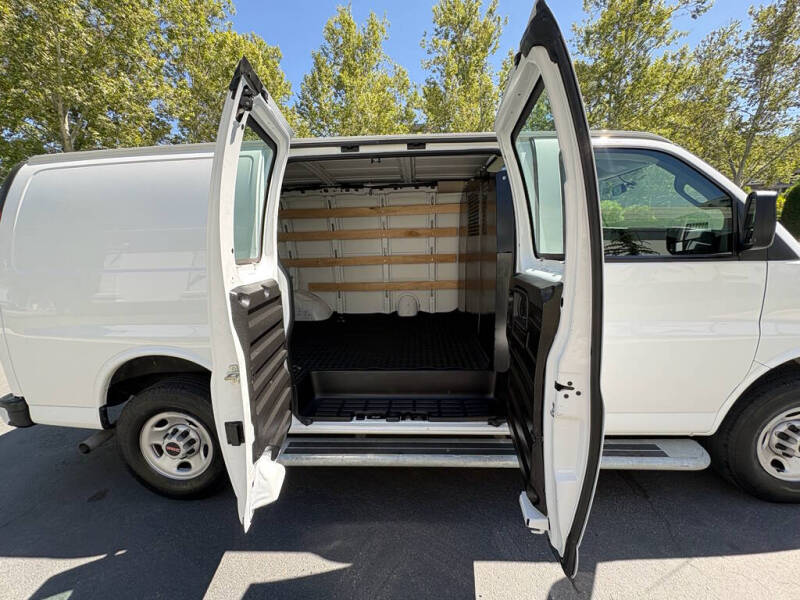 2024 GMC Savana 2500