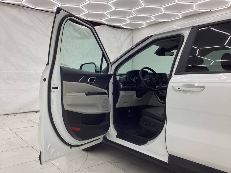 2023 Kia Carnival LX