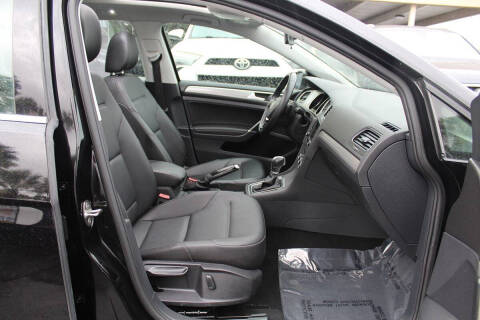 2017 Volkswagen Golf SportWagen