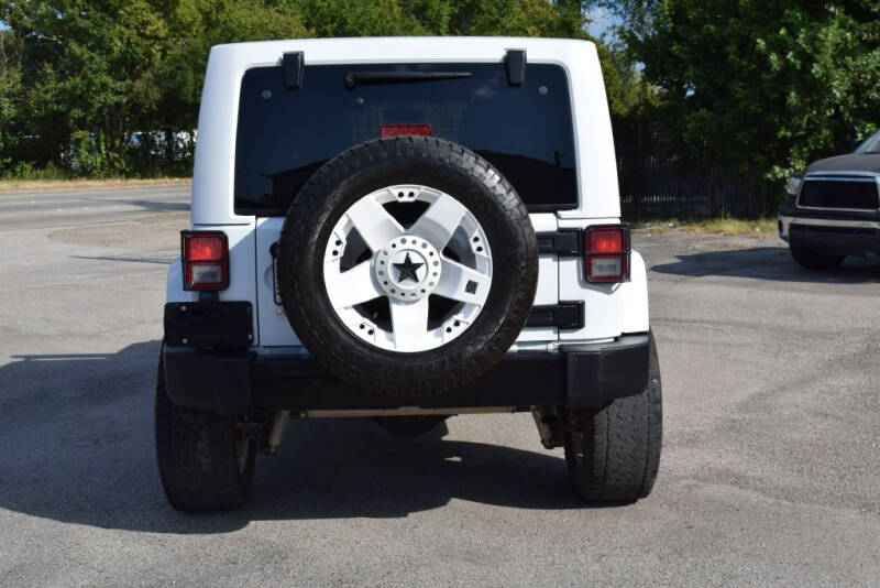 2015 Jeep Wrangler Unlimited Altitude photo 4