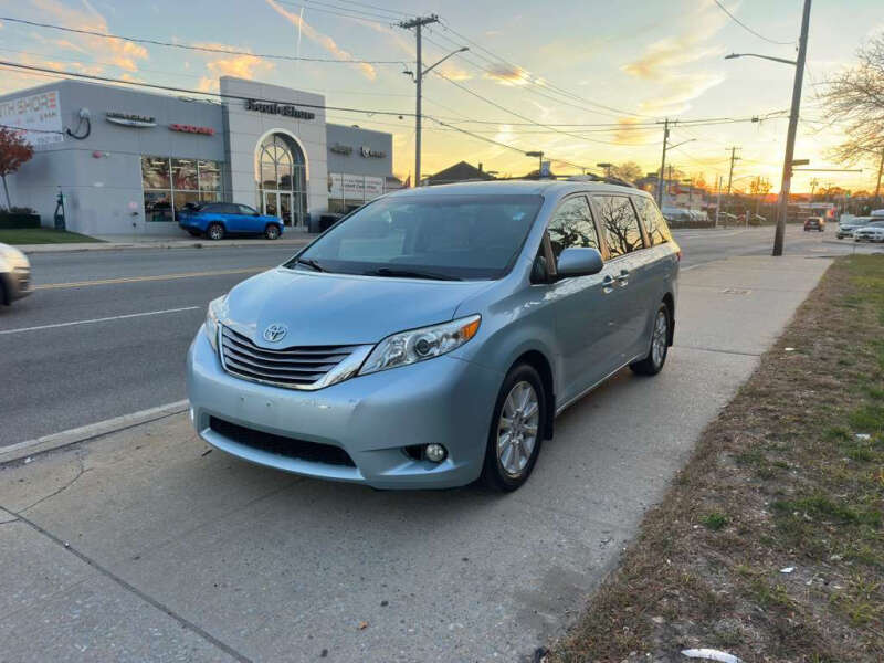 2015 Toyota Sienna XLE 7-Passenger