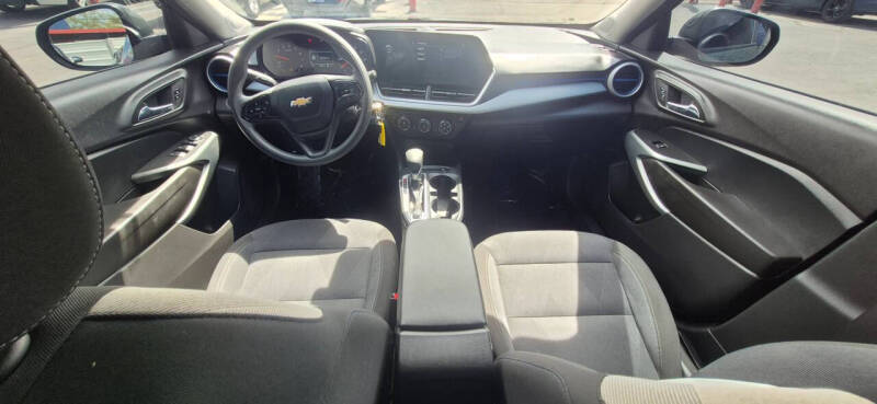 2025 Chevrolet Trax LS