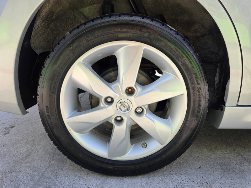 2012 Nissan Versa 1.8 S
