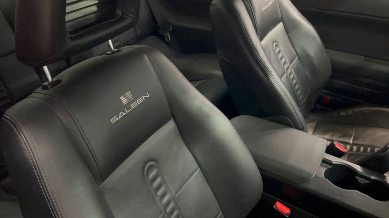 2006 Ford Mustang 24