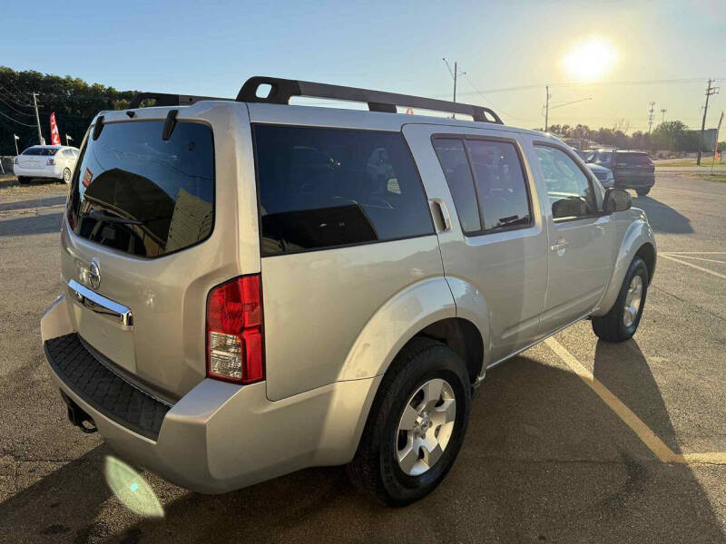 2008 Nissan Pathfinder LE