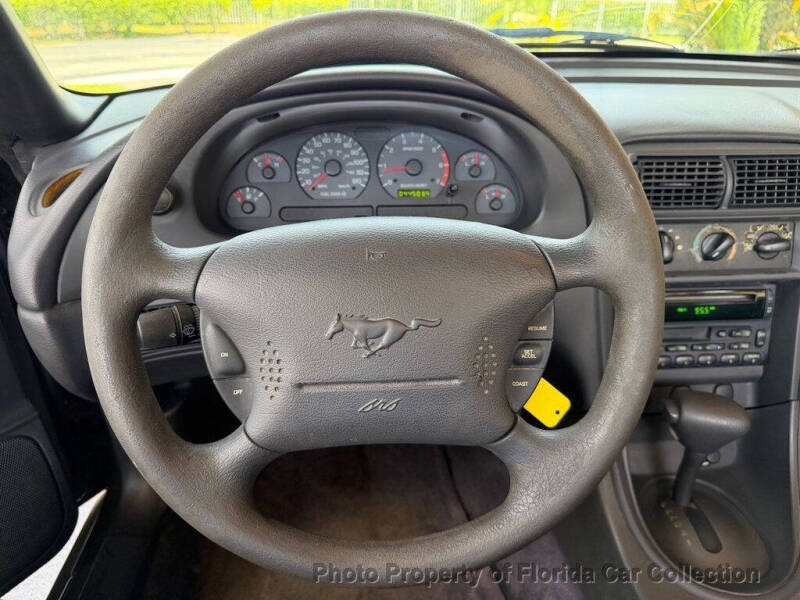 2002 Ford Mustang Deluxe