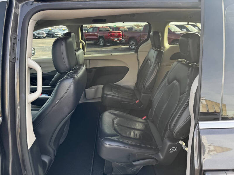 2022 Chrysler Pacifica Touring L