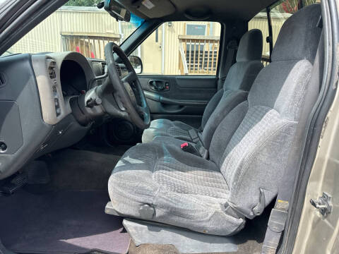 2000 Chevrolet S-10 LS