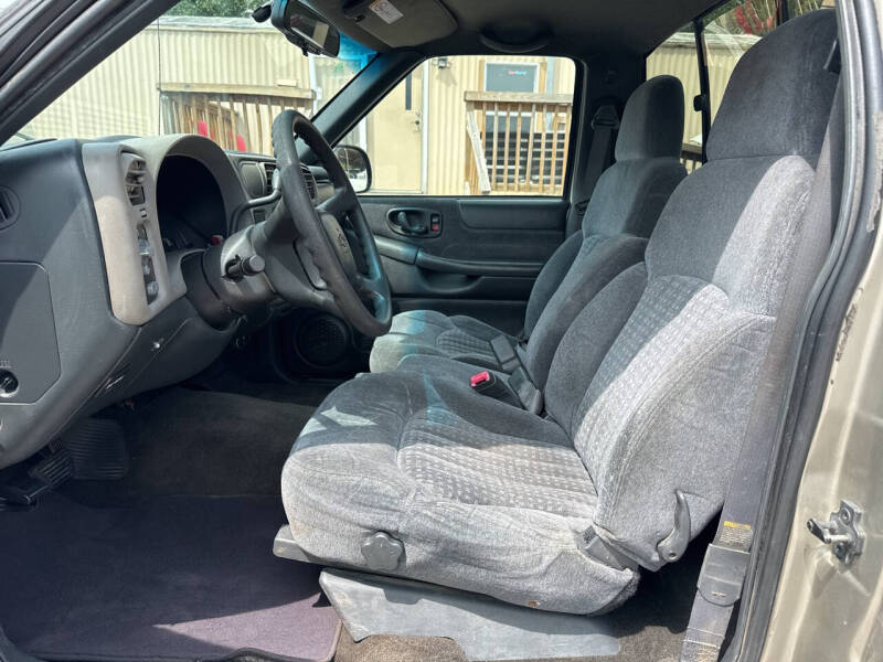 2000 Chevrolet S-10 LS