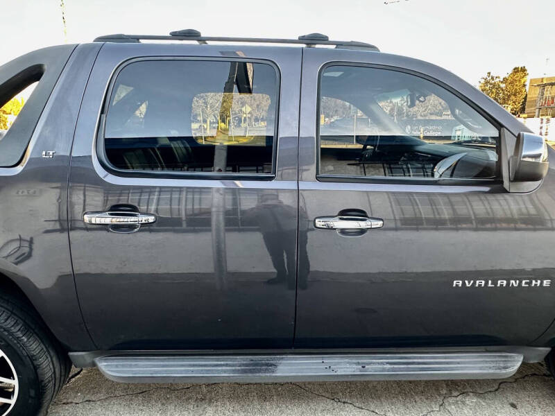 2011 Chevrolet Avalanche LT