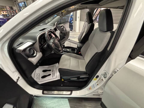 2017 Toyota RAV4 Hybrid XLE