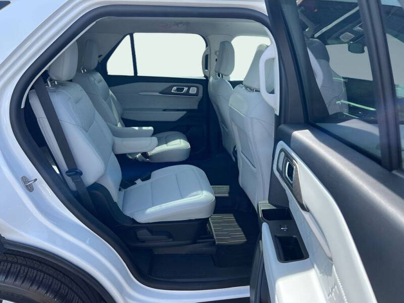 2025 Ford Explorer Platinum