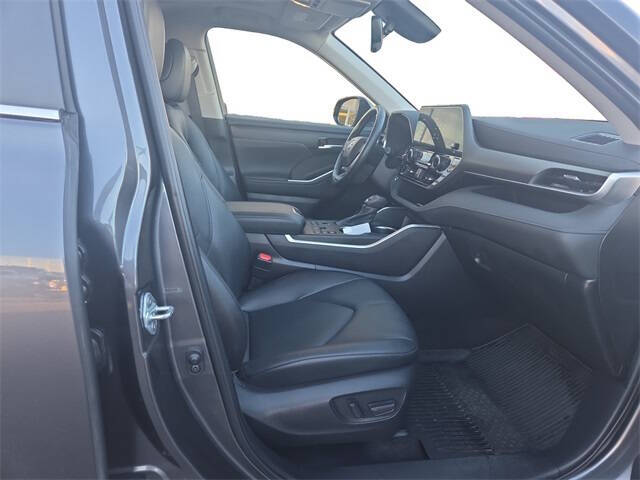 2023 Toyota Highlander XLE