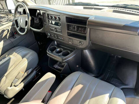 2022 Chevrolet Express 2500