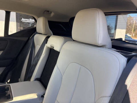 2024 Volvo XC40 B5 Plus Bright Theme