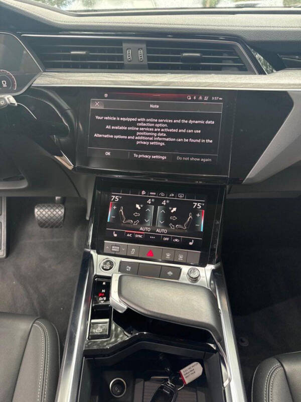 2021 Audi e-tron quattro Premium