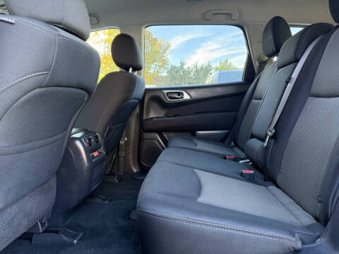 2017 Nissan Pathfinder SV