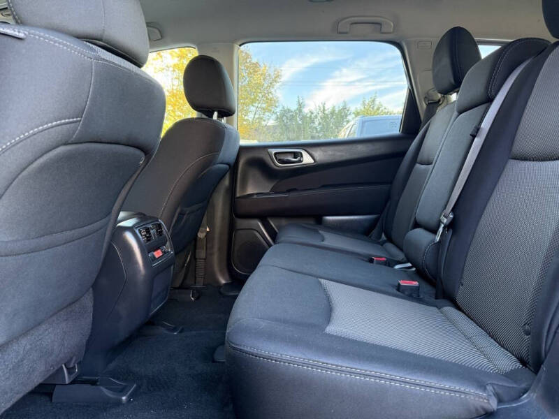 2017 Nissan Pathfinder SV