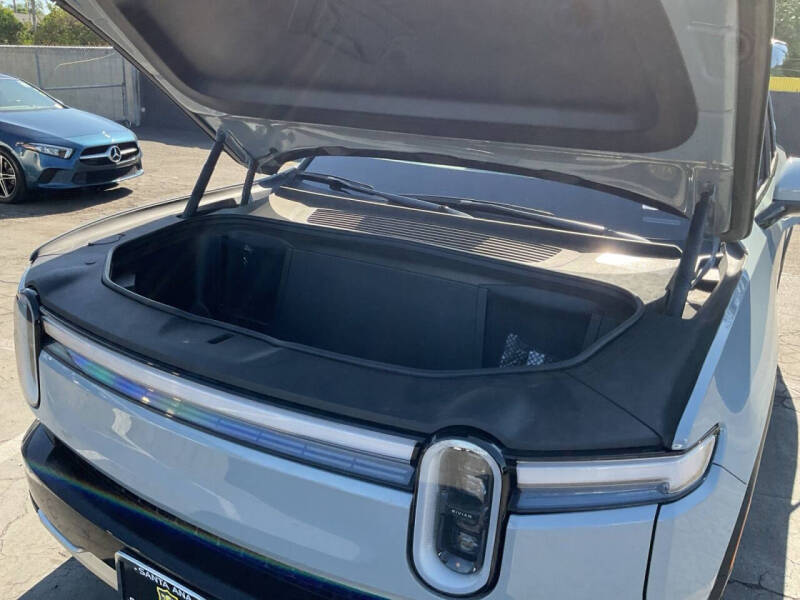 2025 Rivian R1S