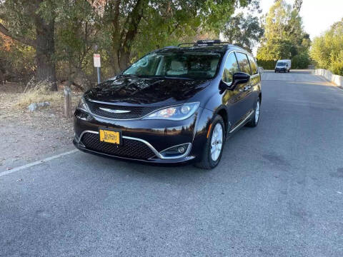 2017 Chrysler Pacifica for sale at ULTIMATE MOTORS in Sacramento CA