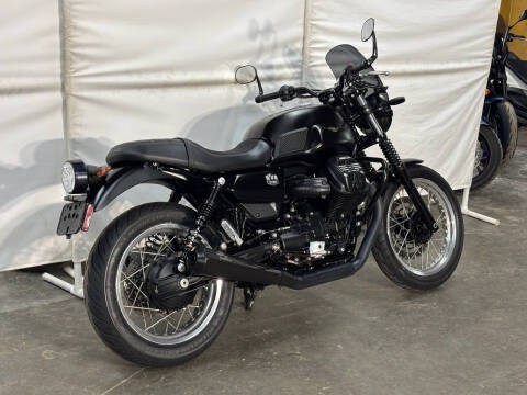 2022 Moto Guzzi V7 Stone