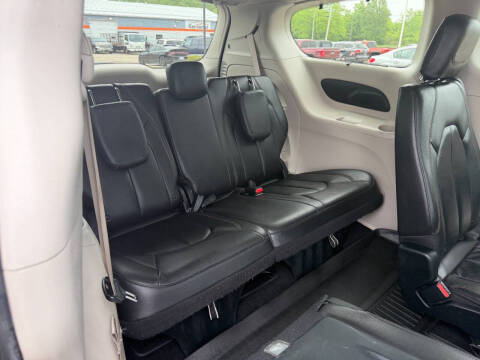 2017 Chrysler Pacifica Touring-L