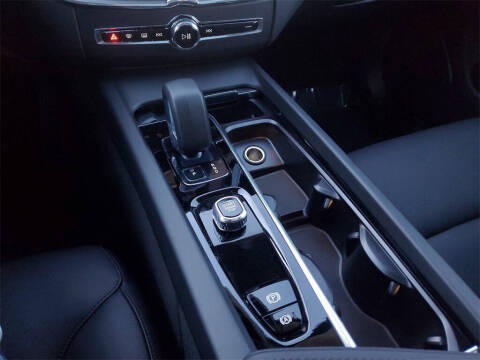 2025 Volvo XC60 B5 Plus Dark Theme