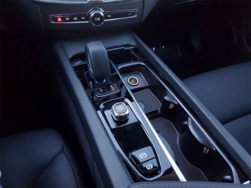 2025 Volvo XC60 B5 Plus Dark Theme