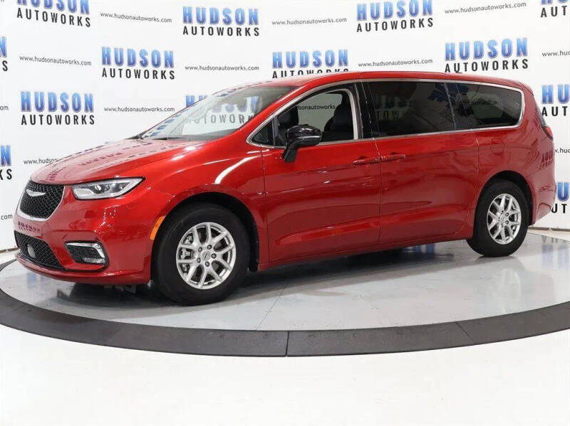2024 Chrysler Pacifica Touring L