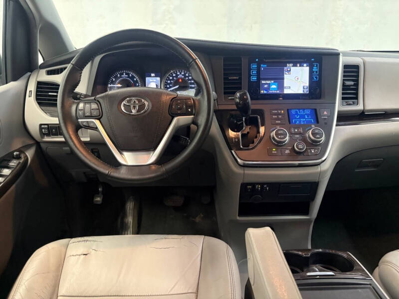 2016 Toyota Sienna XLE 7-Passenger