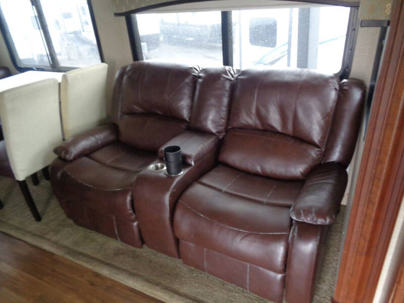 2015 Freightliner M2 106