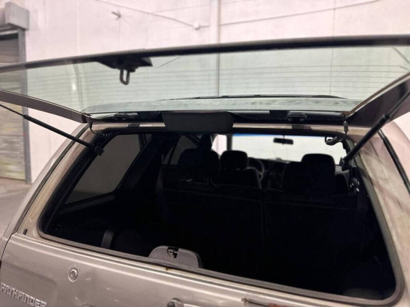 1998 Nissan Pathfinder XE