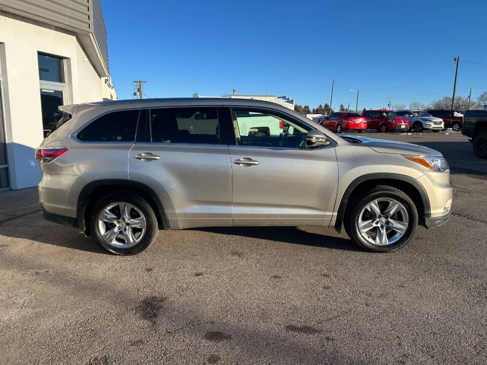 2015 Toyota Highlander for sale at Daily Driven LLC in Idaho Falls, ID