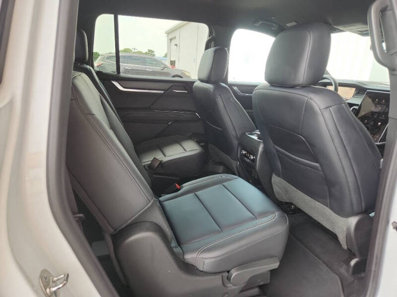 2024 GMC Acadia Elevation