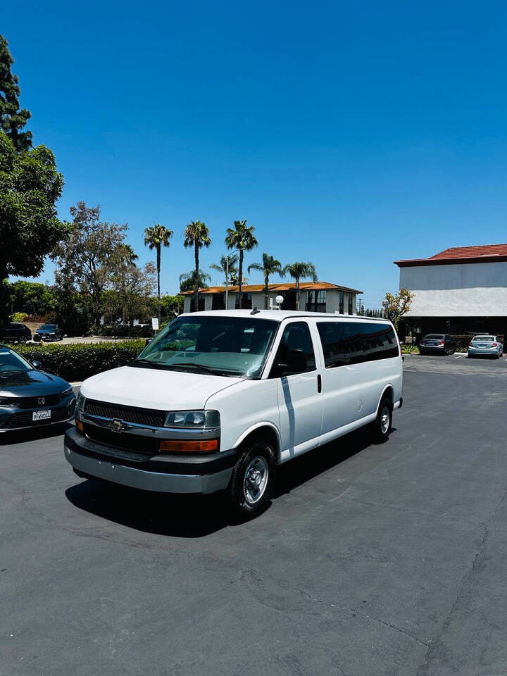 2017 Chevrolet Express 3500 LS Extended's photo