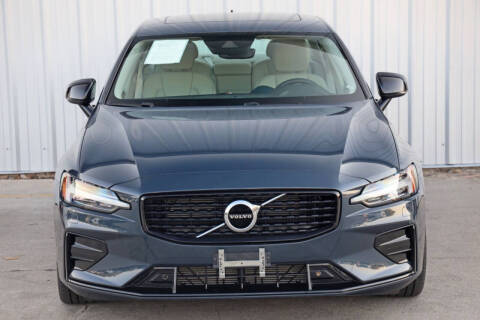 2022 Volvo S60 B5 Momentum