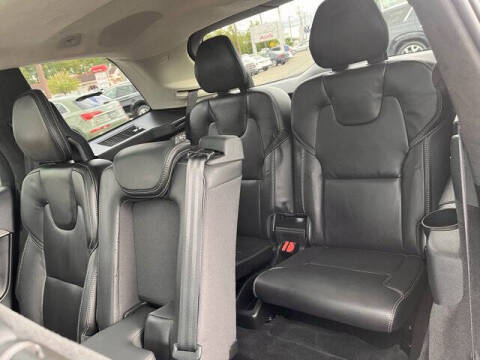 2024 Volvo XC90 Recharge T8 Ultimate Bright Theme 7P