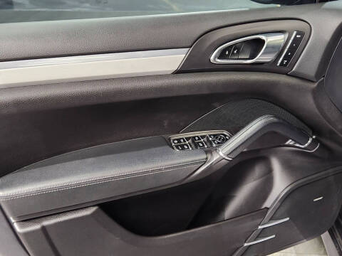 2013 Porsche Cayenne GTS