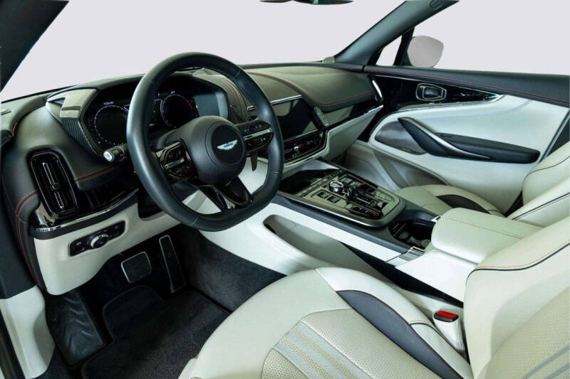2025 Aston Martin DBX 707