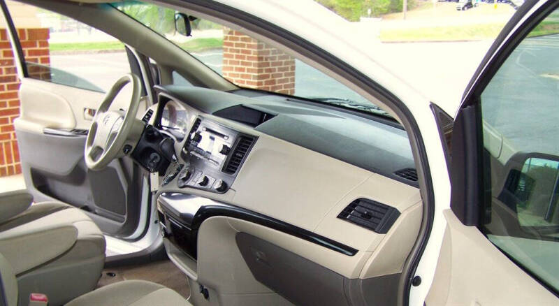 2013 Toyota Sienna L 7-Passenger