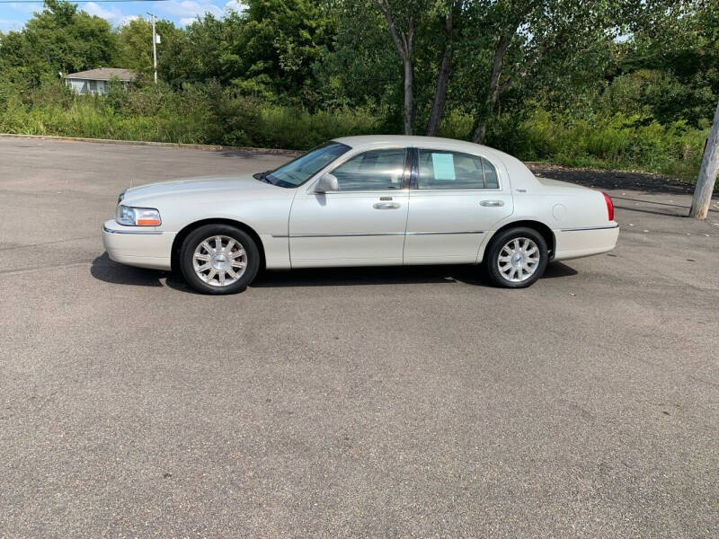 2006 Lincoln Town Car for sale at Auto Acceptance in Tupelo MS