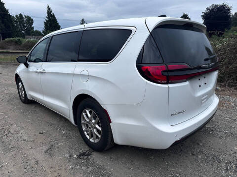 2025 Chrysler Pacifica Select