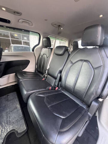 2017 Chrysler Pacifica Touring-L Plus