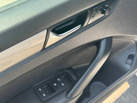 2014 Volkswagen Passat 1.8T S PZEV