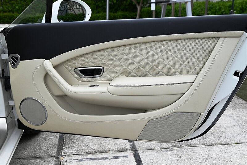 2017 Bentley Continental 24