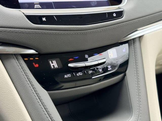 2022 Cadillac XT5 Premium Luxury