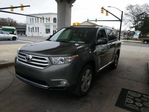 2011 Toyota Highlander for sale at ROBINSON AUTO BROKERS in Dallas NC