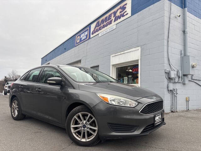 2017 Ford Focus SE's photo