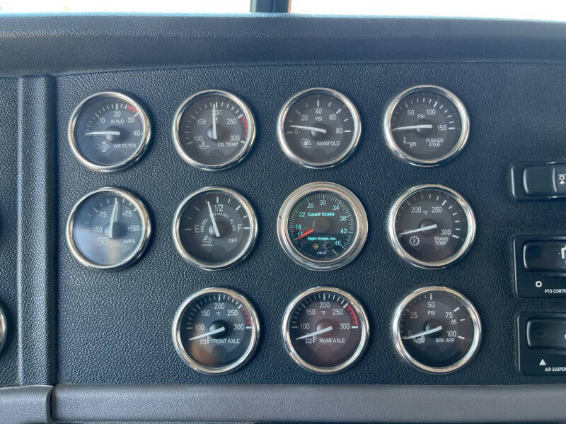 2015 Peterbilt 389