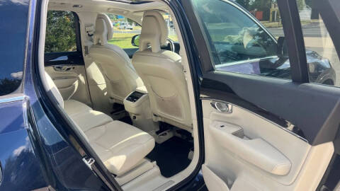 2016 Volvo XC90 T6 Momentum